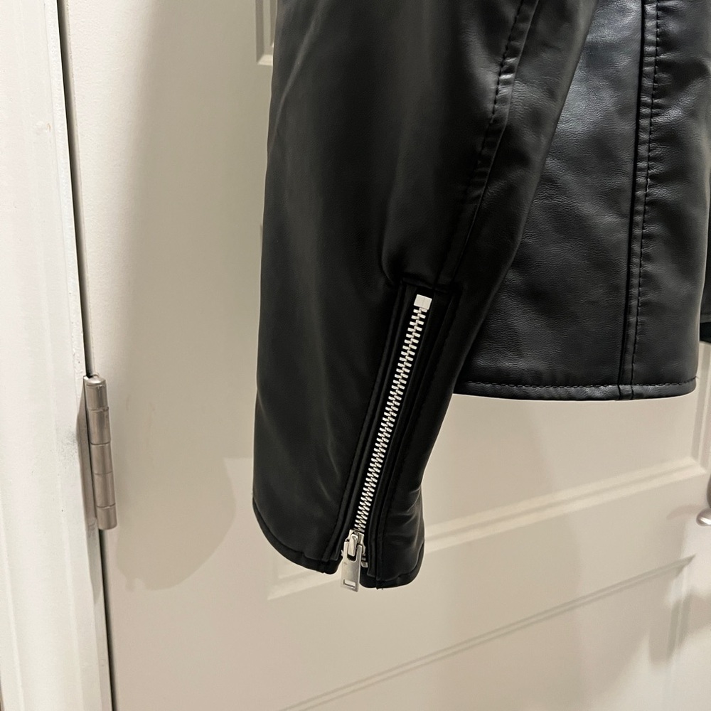 UNIQLO Faux Leather Biker Jacket – Black, Size Medium - Picture 7 of 9